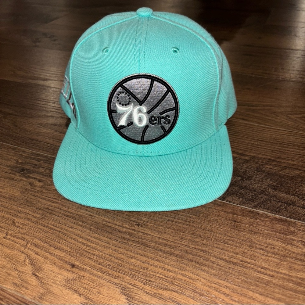 Men's Philadelphia 76ers Mitchell & Ness x Lids Aqua Blue Gift Box Snapback Hat